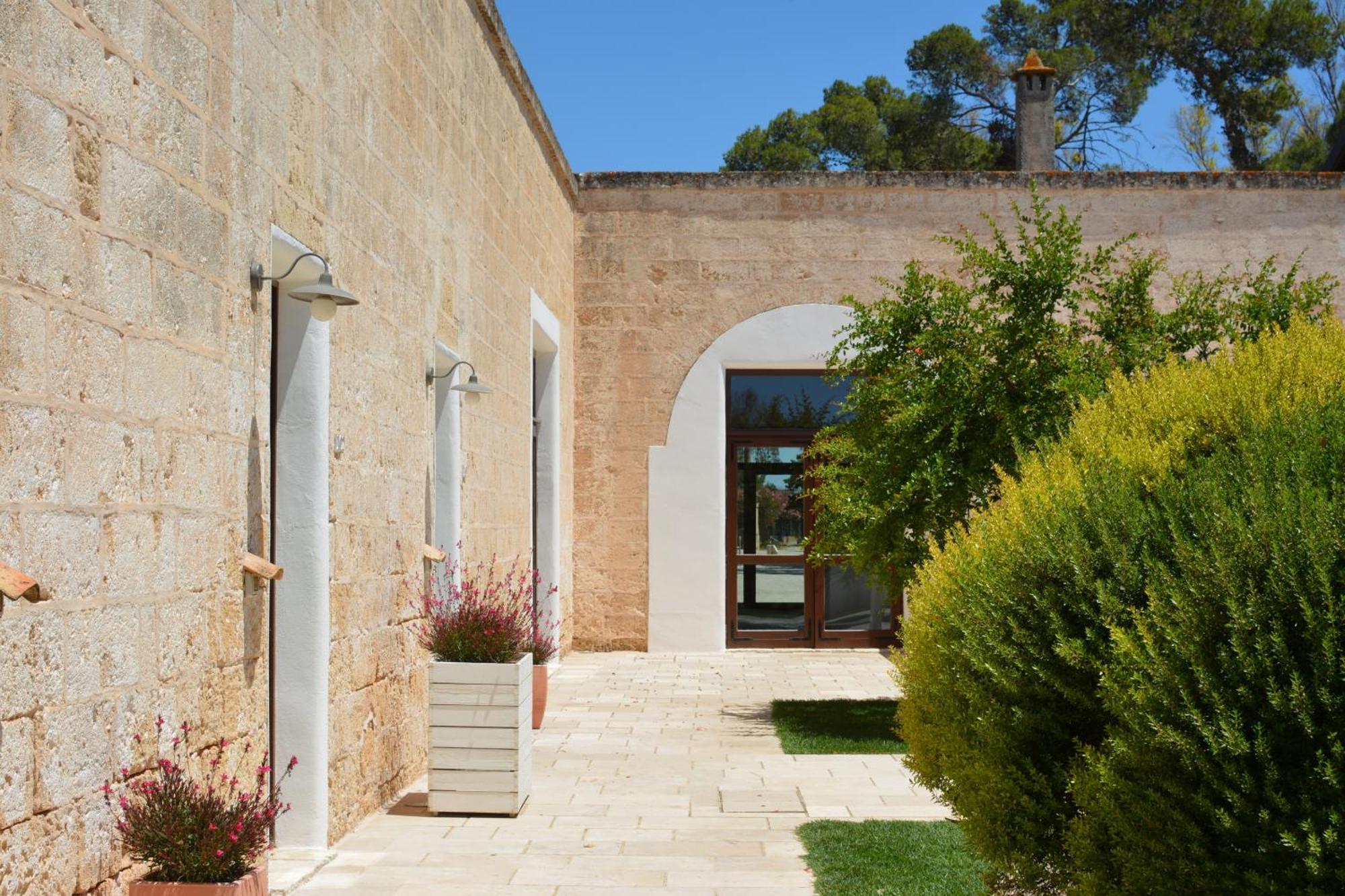 Masseria Corda Di Lana Hotel & Resort Торре-Лапилло Экстерьер фото